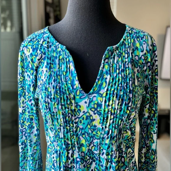 Lilly Pulitzer Blue Bell Sleeve Blouse with Pleated Details - Picture 3 of 8